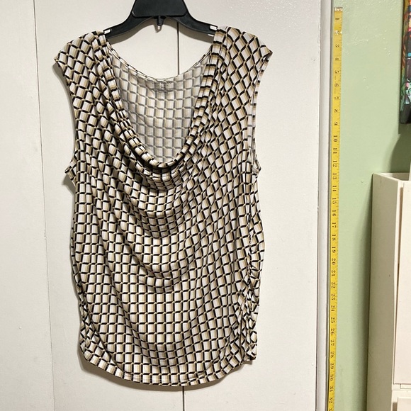 LANE BRYANT Window Pane Geometric Design sleeveless blouse - Picture 4 of 11